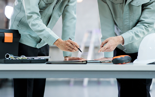 会議している写真